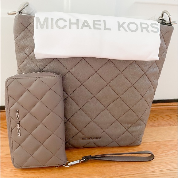Michael Kors Handbags - Loni Michael Kors Handbag Full Set